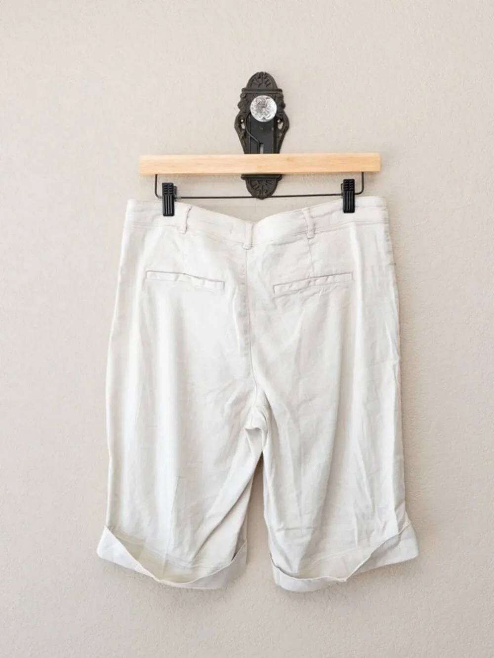 NYDJ Bermuda Shorts Womens 6 Beige Linen Blend Cuffed Lift Tuck Stretch